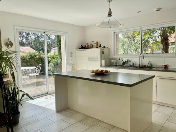Maison à SABLES D OLONNE, 85180 - 6 pièces 174m²