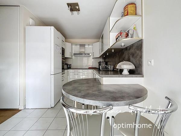 Appartement à vendre 4 pièces LA GARENNE COLOMBES (92), avec balcon, cave et parking