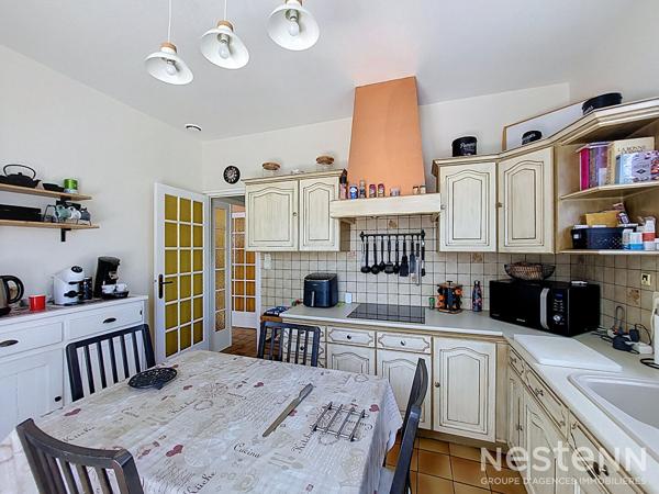 A Vendre Maison de plain-pied de 136 m² avec double garage sur terrain arboré d'environ 4 800 m²