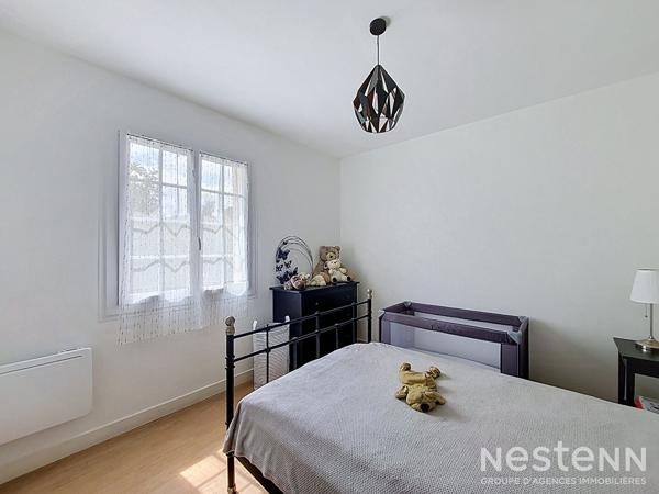 A Vendre Maison de plain-pied de 136 m² avec double garage sur terrain arboré d'environ 4 800 m²