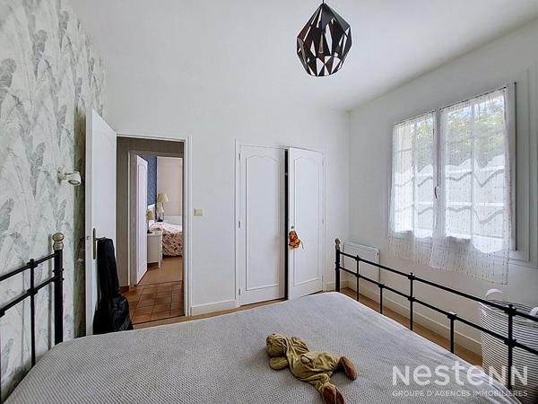 A Vendre Maison de plain-pied de 136 m² avec double garage sur terrain arboré d'environ 4 800 m²