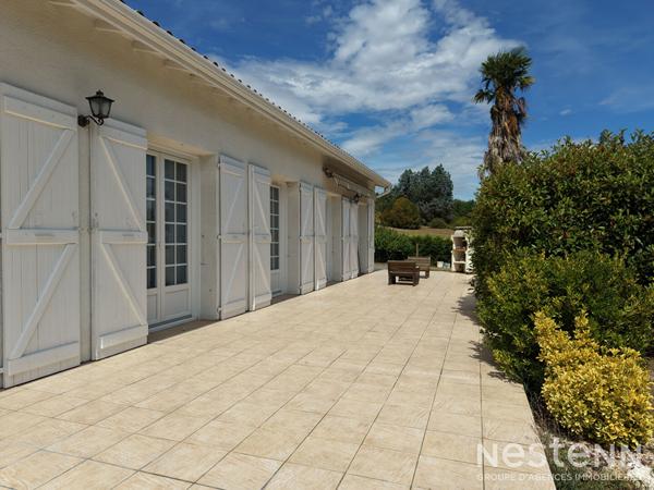 A Vendre Maison de plain-pied de 136 m² avec double garage sur terrain arboré d'environ 4 800 m²