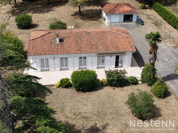 A Vendre Maison de plain-pied de 136 m² avec double garage sur terrain arboré d'environ 4 800 m²