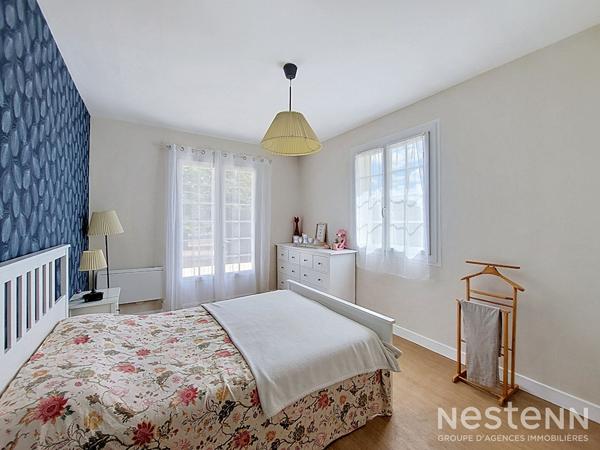 A Vendre Maison de plain-pied de 136 m² avec double garage sur terrain arboré d'environ 4 800 m²