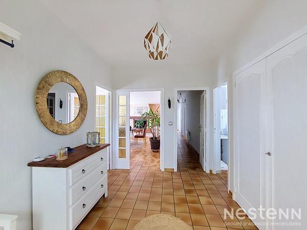 A Vendre Maison de plain-pied de 136 m² avec double garage sur terrain arboré d'environ 4 800 m²