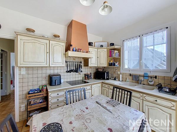 A Vendre Maison de plain-pied de 136 m² avec double garage sur terrain arboré d'environ 4 800 m²