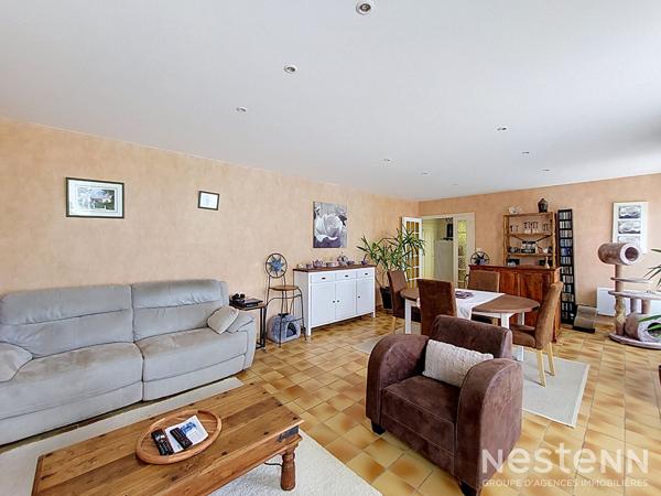 A Vendre Maison de plain-pied de 136 m² avec double garage sur terrain arboré d'environ 4 800 m²