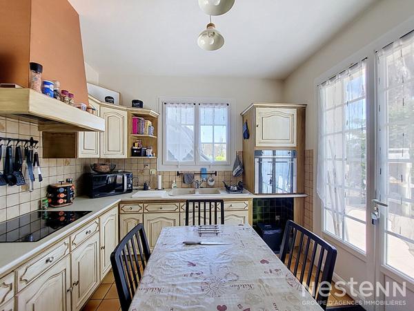 A Vendre Maison de plain-pied de 136 m² avec double garage sur terrain arboré d'environ 4 800 m²