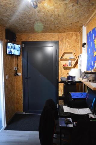 Local commercial laboratoire alimentaire et traiteur