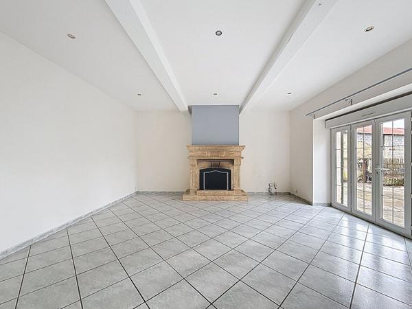 Beau corps de ferme rénové à Saint Jean De Niost 200m², 4 chambres, bureau, terrain 2485m²