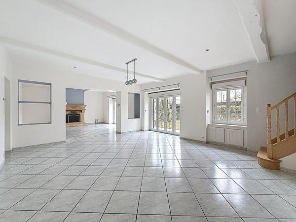 Beau corps de ferme rénové à Saint Jean De Niost 200m², 4 chambres, bureau, terrain 2485m²