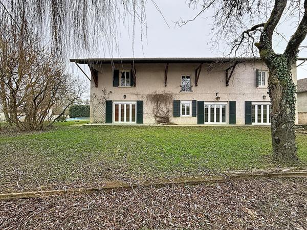 Beau corps de ferme rénové à Saint Jean De Niost 200m², 4 chambres, bureau, terrain 2485m²