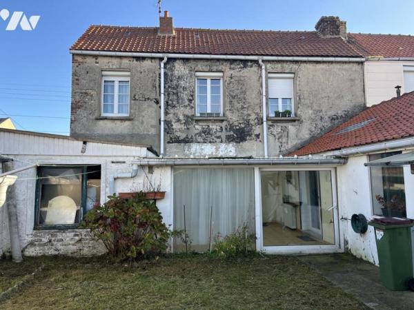 GRANDE MAISON avec garage et jardin, à rénover