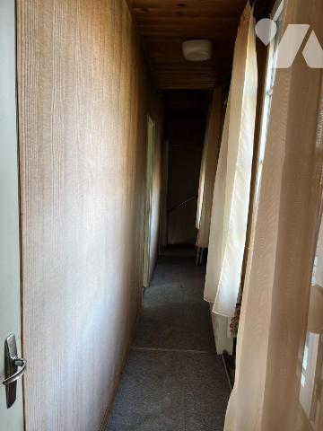 GRANDE MAISON avec garage et jardin, à rénover