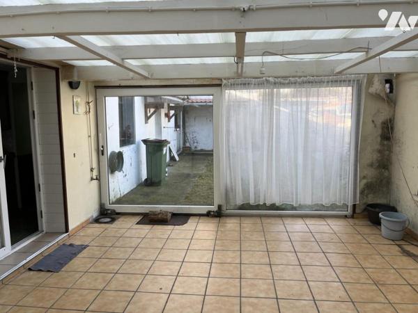 GRANDE MAISON avec garage et jardin, à rénover