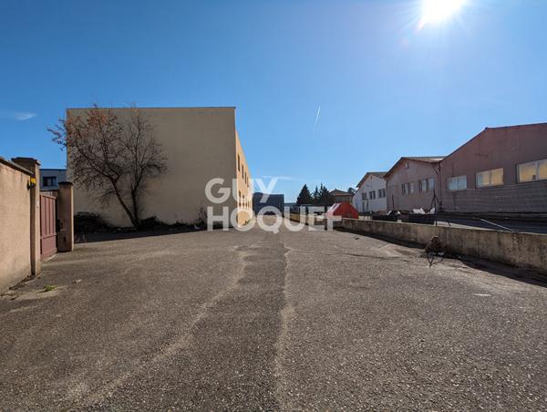 À louer - locaux de 500 m² à Décines-Charpieu
