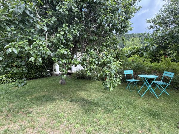 Cette belle maison familiale de 160 m² implantée sur un terrain de 6,39 ares a trouvé ses nouveaux propriétaires !

Elle offrait de nombreux atouts :
. Un vaste salon-séjour lumineux avec accès direct à la terrasse
.Une cuisine fonctionnelle ouverte sur les espaces de vie
. 4 chambres réparties sur plusieurs niveaux
.Un grand palier pouvant faire office de bureau ou de salle de jeux
.Garage, chaufferie et buanderie
 .Fenêtres rénovées il y a 4 ans
. Façade récemment rénovée

Merci aux vendeurs pour leur confiance et félicitations aux acquéreurs pour ce beau projet ! 

Vous aussi, vous souhaitez vendre votre bien dans le secteur ? Contactez-moi pour une estimation offerte.