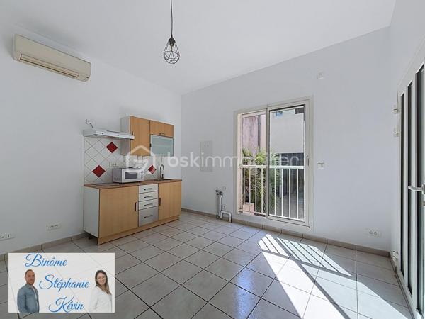 🏡 PIGNAN – Ensemble immobilier avec maison de village familiale et appartement indépendant (2 bâtiments différents)

Au cœur du charmant village de Pignan, découvrez ce superbe ensemble immobilier entièrement rafraichi avec goût, alliant confort moderne, fonctionnalité et fort potentiel locatif. 
Une opportunité rare, idéale pour une résidence principale avec revenu complémentaire ou pour un projet d’investissement.

* PREMIER BATIMENT: La maison principale – Environ 97 m²

Élevée sur deux niveaux, cette maison séduit dès l’entrée par ses volumes généreux.

Au premier étage :

✨ Belle pièce de vie lumineuse d’environ 40 m²
🍽️ Cuisine entièrement rénovée
🌿 Parquet neuf
🚻 WC indépendant
❄️ Climatisation réversible
🪟 Menuiseries aluminium double vitrage

Au deuxième étage :

🛏️ 3 chambres, dont 2 avec mezzanines
🚿 Salle d’eau avec WC
🎨 Peintures entièrement refaites (murs et plafonds)


*SECOND BATIMENT: L’appartement indépendant – T2 d’environ 31 m²

Un véritable atout pour générer un revenu locatif, exercer une profession libérale ou accueillir un proche en toute autonomie.

Il comprend :

✨ Une pièce de vie avec cuisine ouverte 
🛏️ Une chambre à l’étage
🚿 Une salle d’eau avec WC
❄️ Climatisation réversible
🪟 Menuiseries aluminium et volets roulants

*Les extérieurs
🚗 Place de stationnement sécurisée avec portail électrique
🌞 Terrasse d’environ 30 m²
📦 Espace de stockage avec grand placard

*Les atouts de ce bien
✅ Aucun travaux à prévoir
✅ Double habitation
✅ Fort potentiel locatif
✅ Climatisation réversible sur chaque niveau
✅ Prestations modernes et soignées
✅ Stationnement rare sur le secteur
✅ Idéal pour une résidence principale avec investissement complémentaire

Le bien est situé au sein d’une copropriété de 6 lots.

📍 Emplacement recherché, à proximité immédiate des commerces, écoles et commodités, et à seulement quelques minutes de Montpellier.

📞 Une opportunité rare à Pignan, à découvrir sans tarder !

🎥 Vidéo de présentation disponible sur demande.