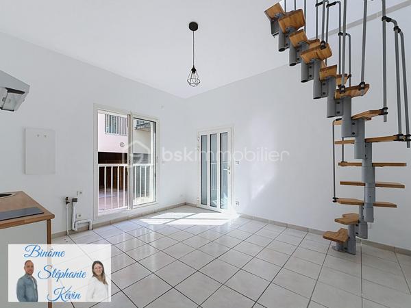 🏡 PIGNAN – Ensemble immobilier avec maison de village familiale et appartement indépendant (2 bâtiments différents)

Au cœur du charmant village de Pignan, découvrez ce superbe ensemble immobilier entièrement rafraichi avec goût, alliant confort moderne, fonctionnalité et fort potentiel locatif. 
Une opportunité rare, idéale pour une résidence principale avec revenu complémentaire ou pour un projet d’investissement.

* PREMIER BATIMENT: La maison principale – Environ 97 m²

Élevée sur deux niveaux, cette maison séduit dès l’entrée par ses volumes généreux.

Au premier étage :

✨ Belle pièce de vie lumineuse d’environ 40 m²
🍽️ Cuisine entièrement rénovée
🌿 Parquet neuf
🚻 WC indépendant
❄️ Climatisation réversible
🪟 Menuiseries aluminium double vitrage

Au deuxième étage :

🛏️ 3 chambres, dont 2 avec mezzanines
🚿 Salle d’eau avec WC
🎨 Peintures entièrement refaites (murs et plafonds)


*SECOND BATIMENT: L’appartement indépendant – T2 d’environ 31 m²

Un véritable atout pour générer un revenu locatif, exercer une profession libérale ou accueillir un proche en toute autonomie.

Il comprend :

✨ Une pièce de vie avec cuisine ouverte 
🛏️ Une chambre à l’étage
🚿 Une salle d’eau avec WC
❄️ Climatisation réversible
🪟 Menuiseries aluminium et volets roulants

*Les extérieurs
🚗 Place de stationnement sécurisée avec portail électrique
🌞 Terrasse d’environ 30 m²
📦 Espace de stockage avec grand placard

*Les atouts de ce bien
✅ Aucun travaux à prévoir
✅ Double habitation
✅ Fort potentiel locatif
✅ Climatisation réversible sur chaque niveau
✅ Prestations modernes et soignées
✅ Stationnement rare sur le secteur
✅ Idéal pour une résidence principale avec investissement complémentaire

Le bien est situé au sein d’une copropriété de 6 lots.

📍 Emplacement recherché, à proximité immédiate des commerces, écoles et commodités, et à seulement quelques minutes de Montpellier.

📞 Une opportunité rare à Pignan, à découvrir sans tarder !

🎥 Vidéo de présentation disponible sur demande.