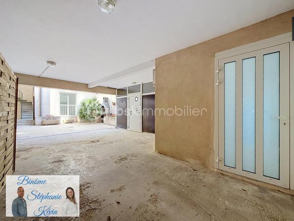🏡 PIGNAN – Ensemble immobilier avec maison de village familiale et appartement indépendant (2 bâtiments différents)

Au cœur du charmant village de Pignan, découvrez ce superbe ensemble immobilier entièrement rafraichi avec goût, alliant confort moderne, fonctionnalité et fort potentiel locatif. 
Une opportunité rare, idéale pour une résidence principale avec revenu complémentaire ou pour un projet d’investissement.

* PREMIER BATIMENT: La maison principale – Environ 97 m²

Élevée sur deux niveaux, cette maison séduit dès l’entrée par ses volumes généreux.

Au premier étage :

✨ Belle pièce de vie lumineuse d’environ 40 m²
🍽️ Cuisine entièrement rénovée
🌿 Parquet neuf
🚻 WC indépendant
❄️ Climatisation réversible
🪟 Menuiseries aluminium double vitrage

Au deuxième étage :

🛏️ 3 chambres, dont 2 avec mezzanines
🚿 Salle d’eau avec WC
🎨 Peintures entièrement refaites (murs et plafonds)


*SECOND BATIMENT: L’appartement indépendant – T2 d’environ 31 m²

Un véritable atout pour générer un revenu locatif, exercer une profession libérale ou accueillir un proche en toute autonomie.

Il comprend :

✨ Une pièce de vie avec cuisine ouverte 
🛏️ Une chambre à l’étage
🚿 Une salle d’eau avec WC
❄️ Climatisation réversible
🪟 Menuiseries aluminium et volets roulants

*Les extérieurs
🚗 Place de stationnement sécurisée avec portail électrique
🌞 Terrasse d’environ 30 m²
📦 Espace de stockage avec grand placard

*Les atouts de ce bien
✅ Aucun travaux à prévoir
✅ Double habitation
✅ Fort potentiel locatif
✅ Climatisation réversible sur chaque niveau
✅ Prestations modernes et soignées
✅ Stationnement rare sur le secteur
✅ Idéal pour une résidence principale avec investissement complémentaire

Le bien est situé au sein d’une copropriété de 6 lots.

📍 Emplacement recherché, à proximité immédiate des commerces, écoles et commodités, et à seulement quelques minutes de Montpellier.

📞 Une opportunité rare à Pignan, à découvrir sans tarder !

🎥 Vidéo de présentation disponible sur demande.