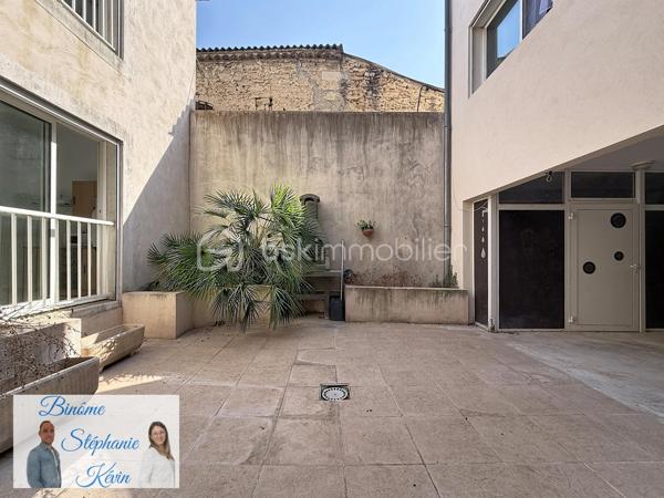🏡 PIGNAN – Ensemble immobilier avec maison de village familiale et appartement indépendant (2 bâtiments différents)

Au cœur du charmant village de Pignan, découvrez ce superbe ensemble immobilier entièrement rafraichi avec goût, alliant confort moderne, fonctionnalité et fort potentiel locatif. 
Une opportunité rare, idéale pour une résidence principale avec revenu complémentaire ou pour un projet d’investissement.

* PREMIER BATIMENT: La maison principale – Environ 97 m²

Élevée sur deux niveaux, cette maison séduit dès l’entrée par ses volumes généreux.

Au premier étage :

✨ Belle pièce de vie lumineuse d’environ 40 m²
🍽️ Cuisine entièrement rénovée
🌿 Parquet neuf
🚻 WC indépendant
❄️ Climatisation réversible
🪟 Menuiseries aluminium double vitrage

Au deuxième étage :

🛏️ 3 chambres, dont 2 avec mezzanines
🚿 Salle d’eau avec WC
🎨 Peintures entièrement refaites (murs et plafonds)


*SECOND BATIMENT: L’appartement indépendant – T2 d’environ 31 m²

Un véritable atout pour générer un revenu locatif, exercer une profession libérale ou accueillir un proche en toute autonomie.

Il comprend :

✨ Une pièce de vie avec cuisine ouverte 
🛏️ Une chambre à l’étage
🚿 Une salle d’eau avec WC
❄️ Climatisation réversible
🪟 Menuiseries aluminium et volets roulants

*Les extérieurs
🚗 Place de stationnement sécurisée avec portail électrique
🌞 Terrasse d’environ 30 m²
📦 Espace de stockage avec grand placard

*Les atouts de ce bien
✅ Aucun travaux à prévoir
✅ Double habitation
✅ Fort potentiel locatif
✅ Climatisation réversible sur chaque niveau
✅ Prestations modernes et soignées
✅ Stationnement rare sur le secteur
✅ Idéal pour une résidence principale avec investissement complémentaire

Le bien est situé au sein d’une copropriété de 6 lots.

📍 Emplacement recherché, à proximité immédiate des commerces, écoles et commodités, et à seulement quelques minutes de Montpellier.

📞 Une opportunité rare à Pignan, à découvrir sans tarder !

🎥 Vidéo de présentation disponible sur demande.