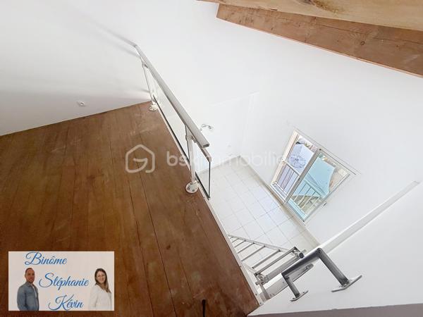 🏡 PIGNAN – Ensemble immobilier avec maison de village familiale et appartement indépendant (2 bâtiments différents)

Au cœur du charmant village de Pignan, découvrez ce superbe ensemble immobilier entièrement rafraichi avec goût, alliant confort moderne, fonctionnalité et fort potentiel locatif. 
Une opportunité rare, idéale pour une résidence principale avec revenu complémentaire ou pour un projet d’investissement.

* PREMIER BATIMENT: La maison principale – Environ 97 m²

Élevée sur deux niveaux, cette maison séduit dès l’entrée par ses volumes généreux.

Au premier étage :

✨ Belle pièce de vie lumineuse d’environ 40 m²
🍽️ Cuisine entièrement rénovée
🌿 Parquet neuf
🚻 WC indépendant
❄️ Climatisation réversible
🪟 Menuiseries aluminium double vitrage

Au deuxième étage :

🛏️ 3 chambres, dont 2 avec mezzanines
🚿 Salle d’eau avec WC
🎨 Peintures entièrement refaites (murs et plafonds)


*SECOND BATIMENT: L’appartement indépendant – T2 d’environ 31 m²

Un véritable atout pour générer un revenu locatif, exercer une profession libérale ou accueillir un proche en toute autonomie.

Il comprend :

✨ Une pièce de vie avec cuisine ouverte 
🛏️ Une chambre à l’étage
🚿 Une salle d’eau avec WC
❄️ Climatisation réversible
🪟 Menuiseries aluminium et volets roulants

*Les extérieurs
🚗 Place de stationnement sécurisée avec portail électrique
🌞 Terrasse d’environ 30 m²
📦 Espace de stockage avec grand placard

*Les atouts de ce bien
✅ Aucun travaux à prévoir
✅ Double habitation
✅ Fort potentiel locatif
✅ Climatisation réversible sur chaque niveau
✅ Prestations modernes et soignées
✅ Stationnement rare sur le secteur
✅ Idéal pour une résidence principale avec investissement complémentaire

Le bien est situé au sein d’une copropriété de 6 lots.

📍 Emplacement recherché, à proximité immédiate des commerces, écoles et commodités, et à seulement quelques minutes de Montpellier.

📞 Une opportunité rare à Pignan, à découvrir sans tarder !

🎥 Vidéo de présentation disponible sur demande.