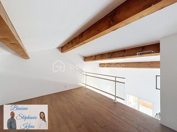 🏡 PIGNAN – Ensemble immobilier avec maison de village familiale et appartement indépendant (2 bâtiments différents)

Au cœur du charmant village de Pignan, découvrez ce superbe ensemble immobilier entièrement rafraichi avec goût, alliant confort moderne, fonctionnalité et fort potentiel locatif. 
Une opportunité rare, idéale pour une résidence principale avec revenu complémentaire ou pour un projet d’investissement.

* PREMIER BATIMENT: La maison principale – Environ 97 m²

Élevée sur deux niveaux, cette maison séduit dès l’entrée par ses volumes généreux.

Au premier étage :

✨ Belle pièce de vie lumineuse d’environ 40 m²
🍽️ Cuisine entièrement rénovée
🌿 Parquet neuf
🚻 WC indépendant
❄️ Climatisation réversible
🪟 Menuiseries aluminium double vitrage

Au deuxième étage :

🛏️ 3 chambres, dont 2 avec mezzanines
🚿 Salle d’eau avec WC
🎨 Peintures entièrement refaites (murs et plafonds)


*SECOND BATIMENT: L’appartement indépendant – T2 d’environ 31 m²

Un véritable atout pour générer un revenu locatif, exercer une profession libérale ou accueillir un proche en toute autonomie.

Il comprend :

✨ Une pièce de vie avec cuisine ouverte 
🛏️ Une chambre à l’étage
🚿 Une salle d’eau avec WC
❄️ Climatisation réversible
🪟 Menuiseries aluminium et volets roulants

*Les extérieurs
🚗 Place de stationnement sécurisée avec portail électrique
🌞 Terrasse d’environ 30 m²
📦 Espace de stockage avec grand placard

*Les atouts de ce bien
✅ Aucun travaux à prévoir
✅ Double habitation
✅ Fort potentiel locatif
✅ Climatisation réversible sur chaque niveau
✅ Prestations modernes et soignées
✅ Stationnement rare sur le secteur
✅ Idéal pour une résidence principale avec investissement complémentaire

Le bien est situé au sein d’une copropriété de 6 lots.

📍 Emplacement recherché, à proximité immédiate des commerces, écoles et commodités, et à seulement quelques minutes de Montpellier.

📞 Une opportunité rare à Pignan, à découvrir sans tarder !

🎥 Vidéo de présentation disponible sur demande.