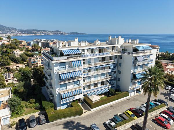 NICE FABRON - LES BOSQUETS - 3 pièces 73m² vue mer et collines, terrasses, stationnement, cave