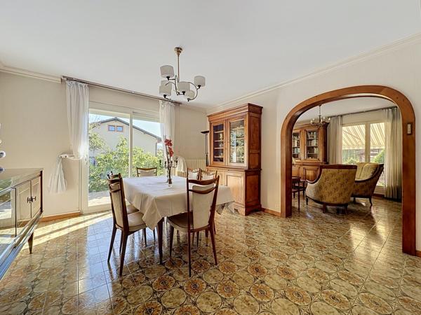 Maison traditionnelle T6 - 178 m²/361 m² - 5 Chambres - Terrasses - Vue Bassin Jurassien et Salève - Terrain 1252 m² - NEYDENS 74160