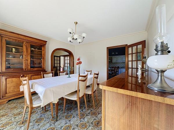 Maison traditionnelle T6 - 178 m²/361 m² - 5 Chambres - Terrasses - Vue Bassin Jurassien et Salève - Terrain 1252 m² - NEYDENS 74160