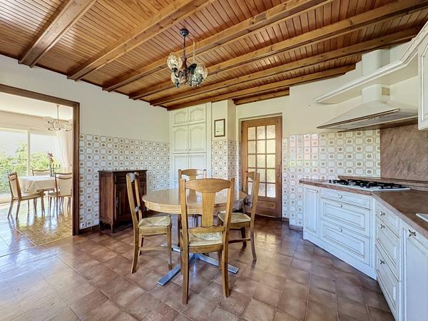 Maison traditionnelle T6 - 178 m²/361 m² - 5 Chambres - Terrasses - Vue Bassin Jurassien et Salève - Terrain 1252 m² - NEYDENS 74160