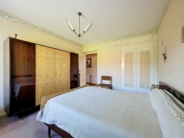 Maison traditionnelle T6 - 178 m²/361 m² - 5 Chambres - Terrasses - Vue Bassin Jurassien et Salève - Terrain 1252 m² - NEYDENS 74160