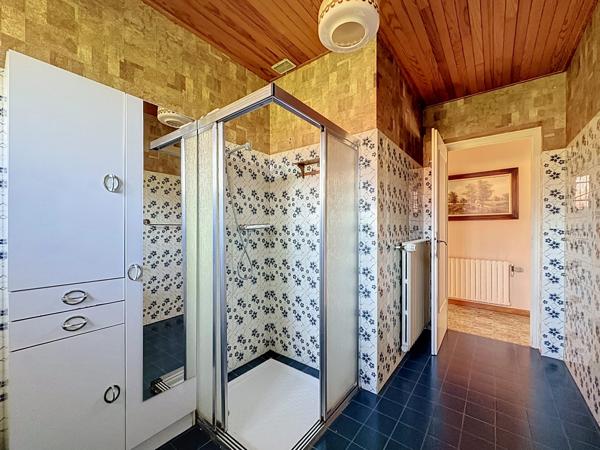 Maison traditionnelle T6 - 178 m²/361 m² - 5 Chambres - Terrasses - Vue Bassin Jurassien et Salève - Terrain 1252 m² - NEYDENS 74160