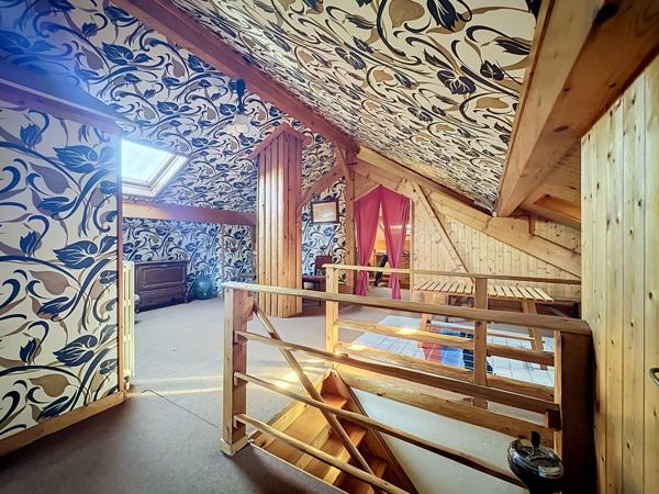 Maison traditionnelle T6 - 178 m²/361 m² - 5 Chambres - Terrasses - Vue Bassin Jurassien et Salève - Terrain 1252 m² - NEYDENS 74160