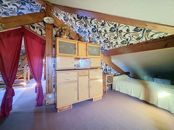 Maison traditionnelle T6 - 178 m²/361 m² - 5 Chambres - Terrasses - Vue Bassin Jurassien et Salève - Terrain 1252 m² - NEYDENS 74160
