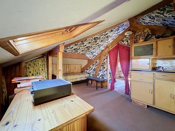 Maison traditionnelle T6 - 178 m²/361 m² - 5 Chambres - Terrasses - Vue Bassin Jurassien et Salève - Terrain 1252 m² - NEYDENS 74160
