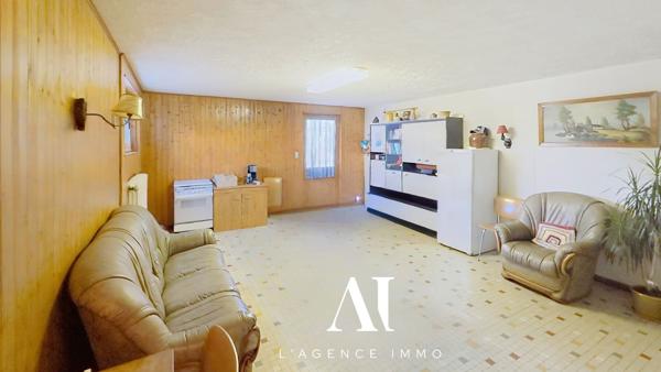 Maison traditionnelle T6 - 178 m²/361 m² - 5 Chambres - Terrasses - Vue Bassin Jurassien et Salève - Terrain 1252 m² - NEYDENS 74160