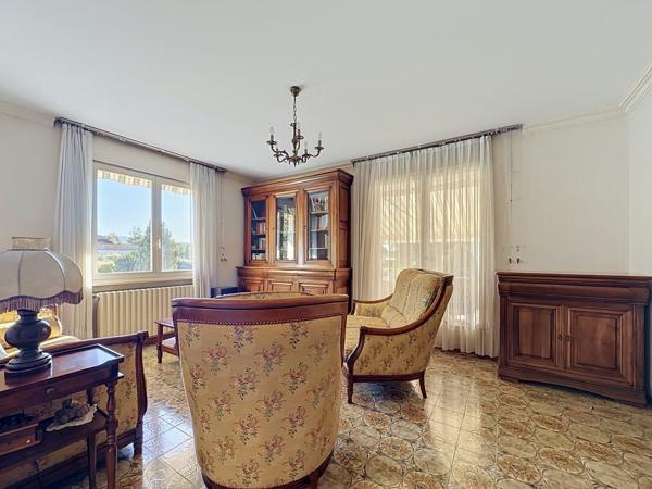 Maison traditionnelle T6 - 178 m²/361 m² - 5 Chambres - Terrasses - Vue Bassin Jurassien et Salève - Terrain 1252 m² - NEYDENS 74160