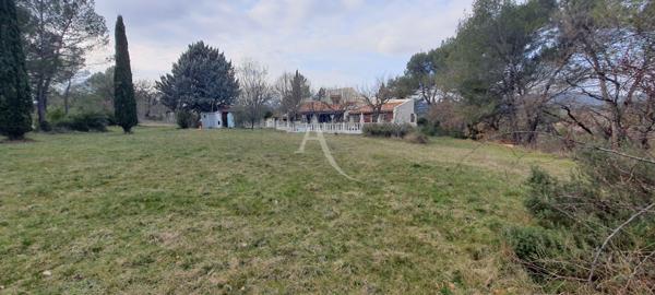 VILLA D'EXCEPTION TYPE5 AVEC PISCINE SUR TERRAIN DE 8510m² A PIERREVERT