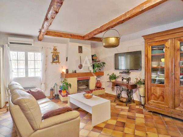 VILLA D'EXCEPTION TYPE5 AVEC PISCINE SUR TERRAIN DE 8510m² A PIERREVERT