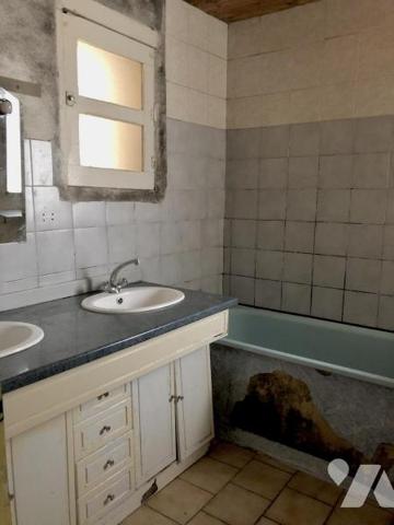 Secteur LOUAILLES : Fermette comprenant 2 logements