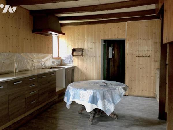 Secteur LOUAILLES : Fermette comprenant 2 logements