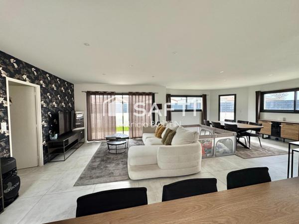 PLAIN PIED 4 CHAMBRES DONT UNE SUITE PARENTALE, GARAGE ET JARDIN A VOUILLE