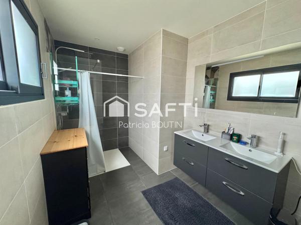 PLAIN PIED 4 CHAMBRES DONT UNE SUITE PARENTALE, GARAGE ET JARDIN A VOUILLE