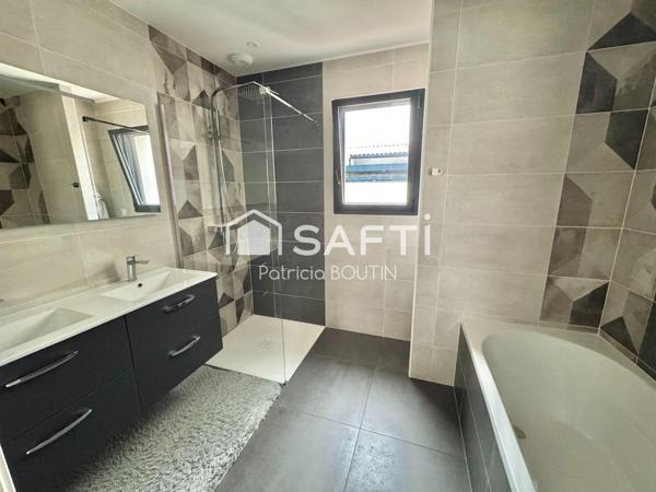 PLAIN PIED 4 CHAMBRES DONT UNE SUITE PARENTALE, GARAGE ET JARDIN A VOUILLE