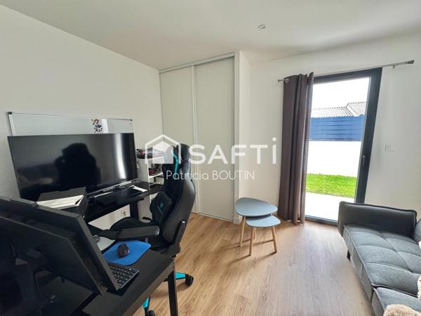 PLAIN PIED 4 CHAMBRES DONT UNE SUITE PARENTALE, GARAGE ET JARDIN A VOUILLE