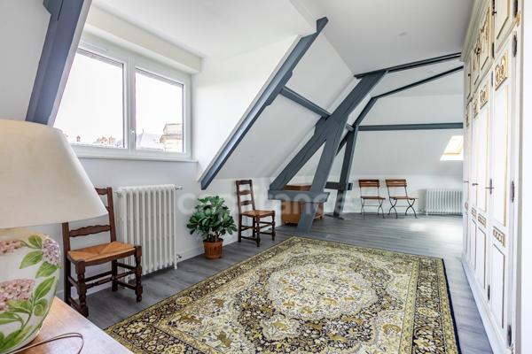 Maison à vendre 5 pièces SOISSONS(02) cœur du centre-ville – 223 m2 habitables – 4 chambres – 3 salles d’eau - sous-sol- 3 garages - terrain 554m2- Aucuns travaux- DPE D