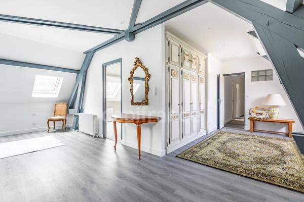 Maison à vendre 5 pièces SOISSONS(02) cœur du centre-ville – 223 m2 habitables – 4 chambres – 3 salles d’eau - sous-sol- 3 garages - terrain 554m2- Aucuns travaux- DPE D