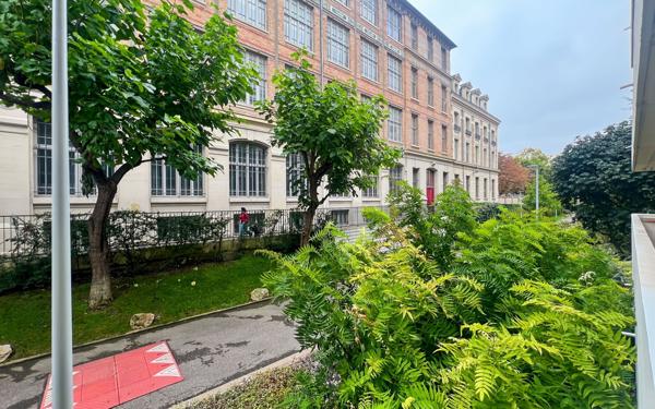 Appartement à vendre    3 pièces • 84,31 m2 Paris 12