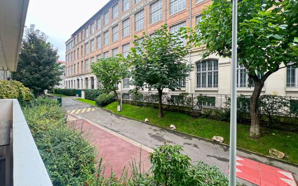 Appartement à vendre    3 pièces • 84,31 m2 Paris 12